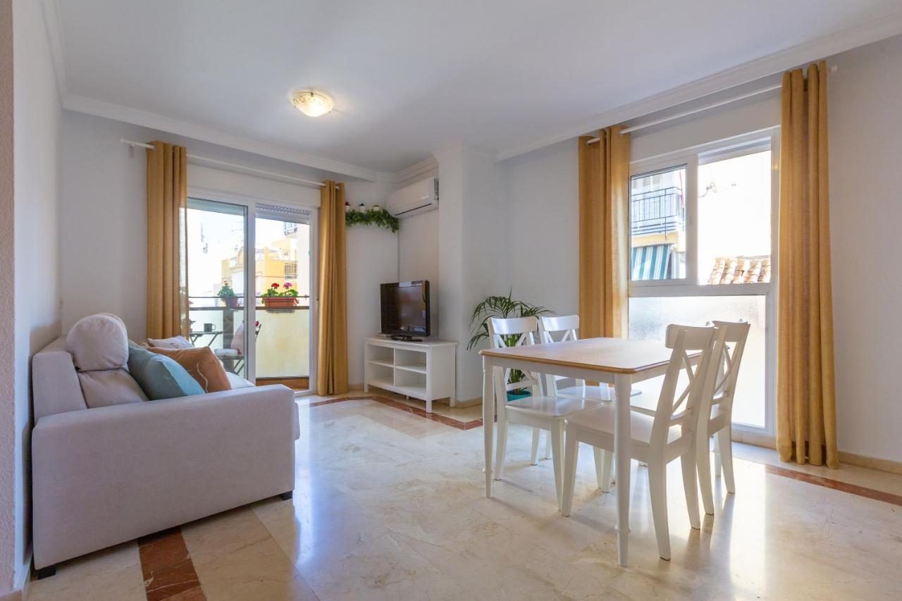 Luminoso Apartamento De Dos Habitaciones Con Terraza Y Parking En El Centro Малага Екстериор снимка
