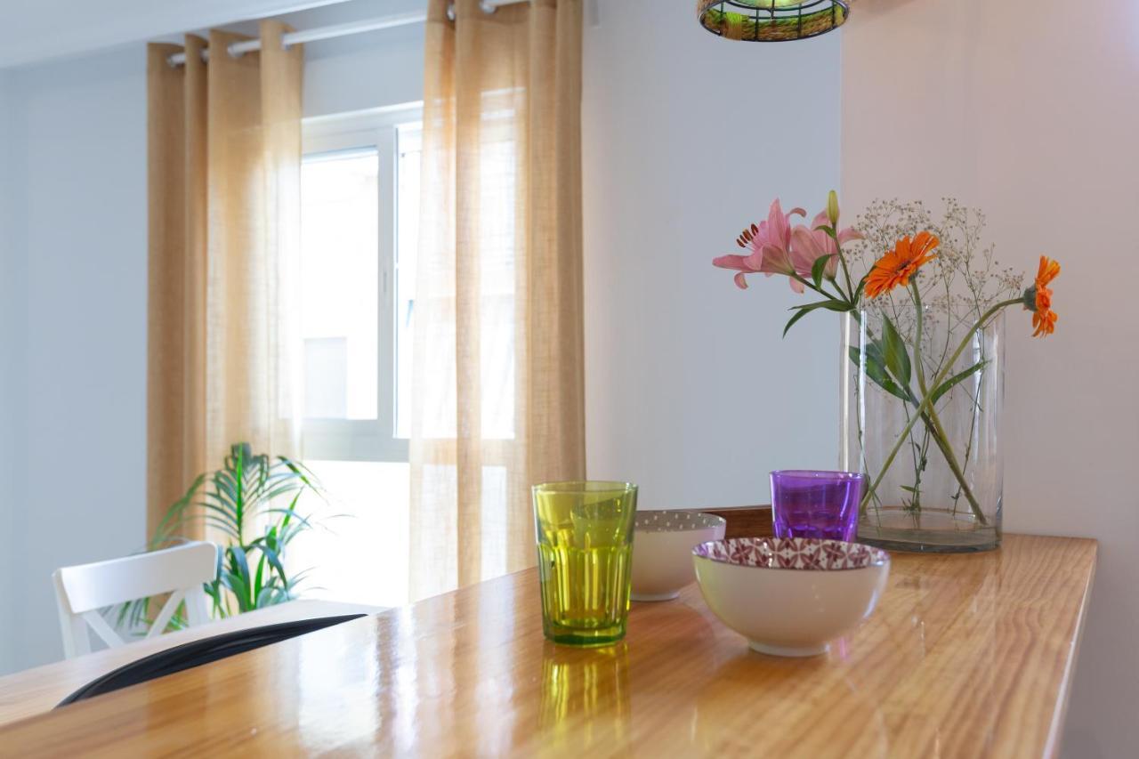 Luminoso Apartamento De Dos Habitaciones Con Terraza Y Parking En El Centro Малага Екстериор снимка