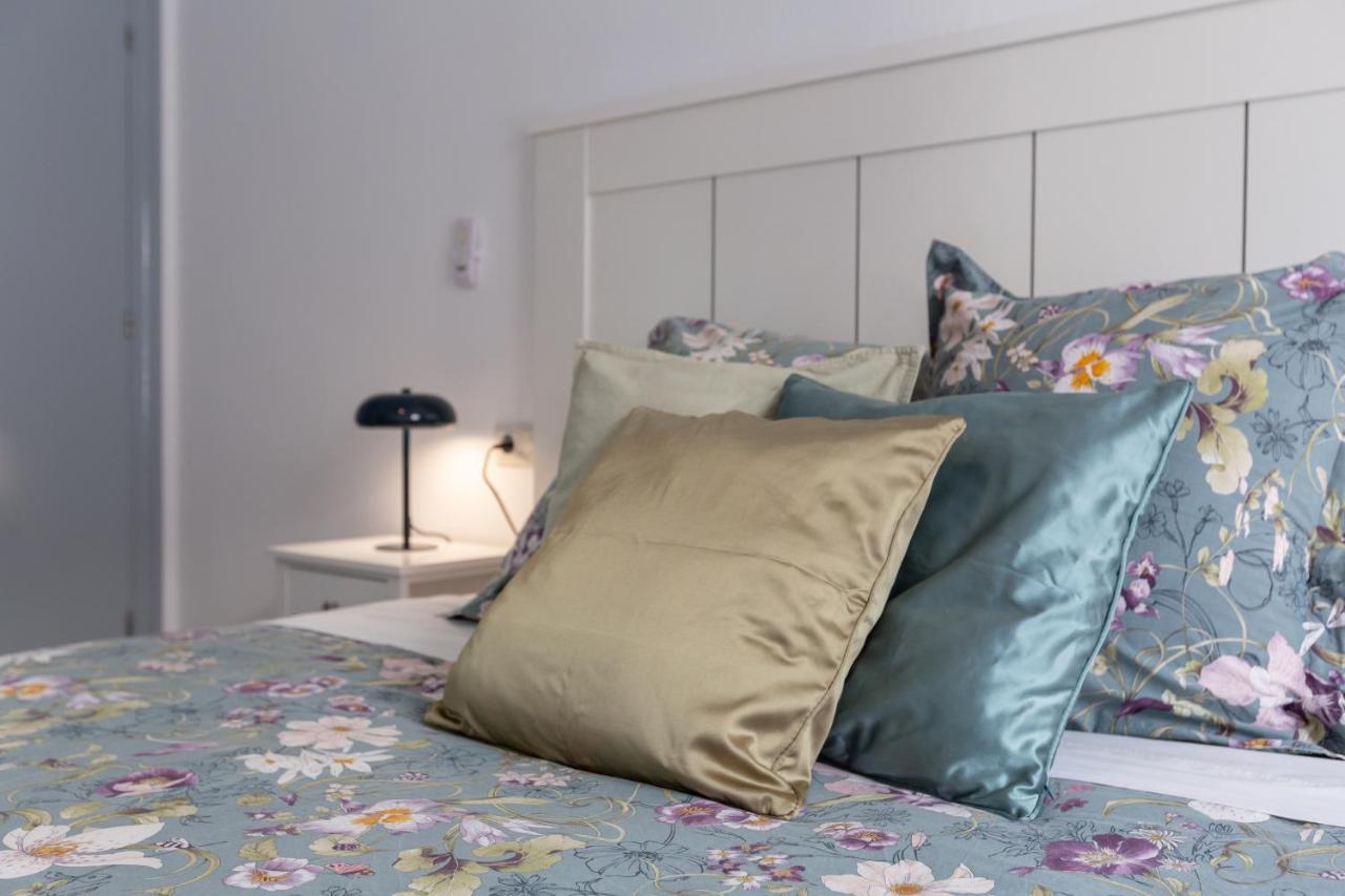 Luminoso Apartamento De Dos Habitaciones Con Terraza Y Parking En El Centro Малага Екстериор снимка
