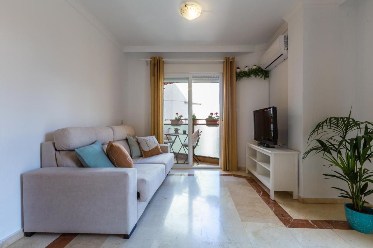 Luminoso Apartamento De Dos Habitaciones Con Terraza Y Parking En El Centro Малага Екстериор снимка