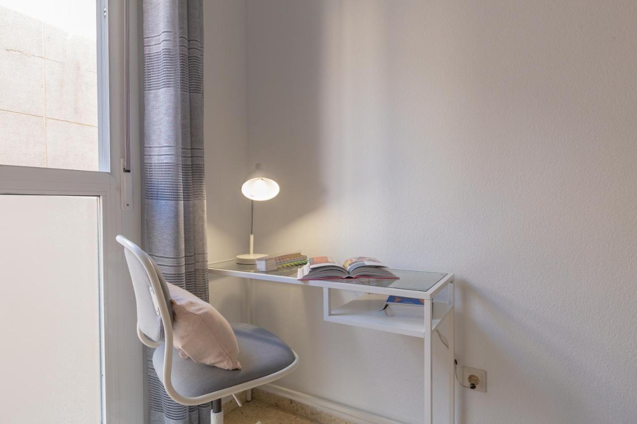 Luminoso Apartamento De Dos Habitaciones Con Terraza Y Parking En El Centro Малага Екстериор снимка